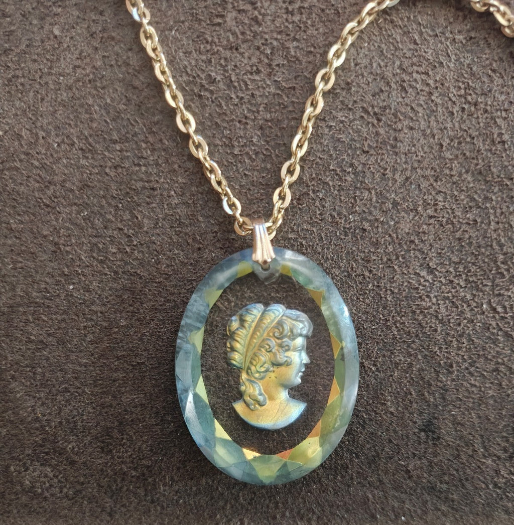 1950s Gilded Glass Cameo Pendant Necklace