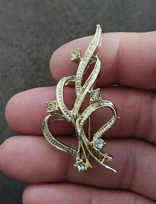 1980s Gerry's Art Nouveau Style Gold Tone Ribbon Brooch Pin