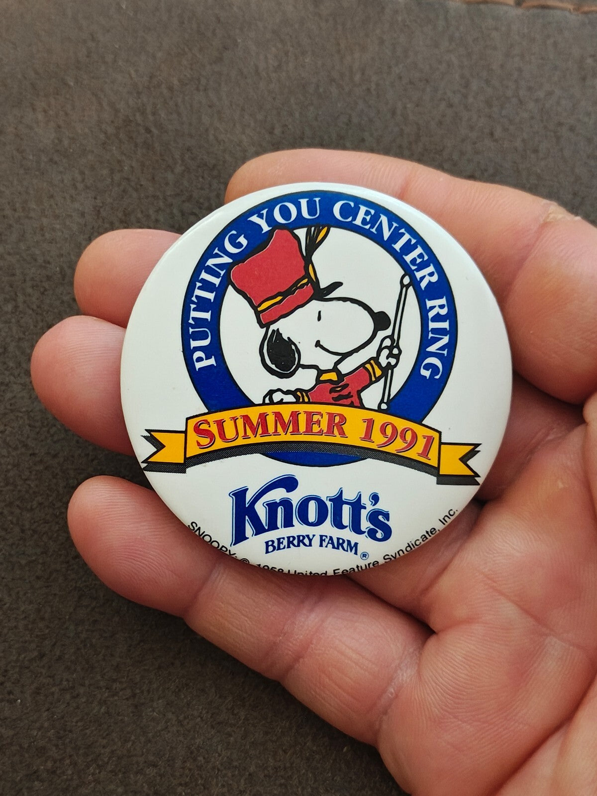 1991 Rare Knott's Berry Farm Putting You Center Ring Snoopy Button