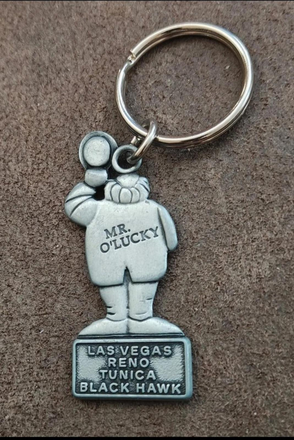 Silver keychain with teal Mr. O’Lucky charm; “LAS VEGAS RENO TUNICA BLACK HAWK”