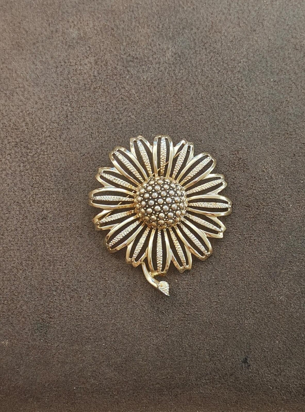 Gold tone daisy-style sunflower brooch with rhinestone center and scalloped petal rays