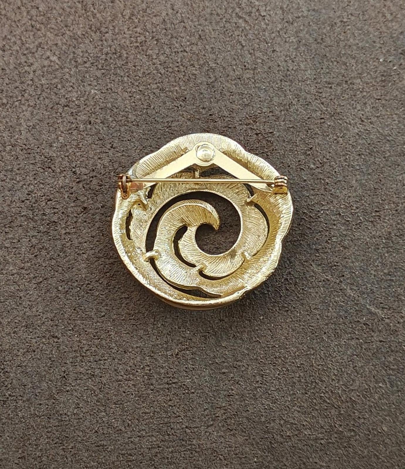 1980s Gold Tone Textured Swirl Flower Design Brooch