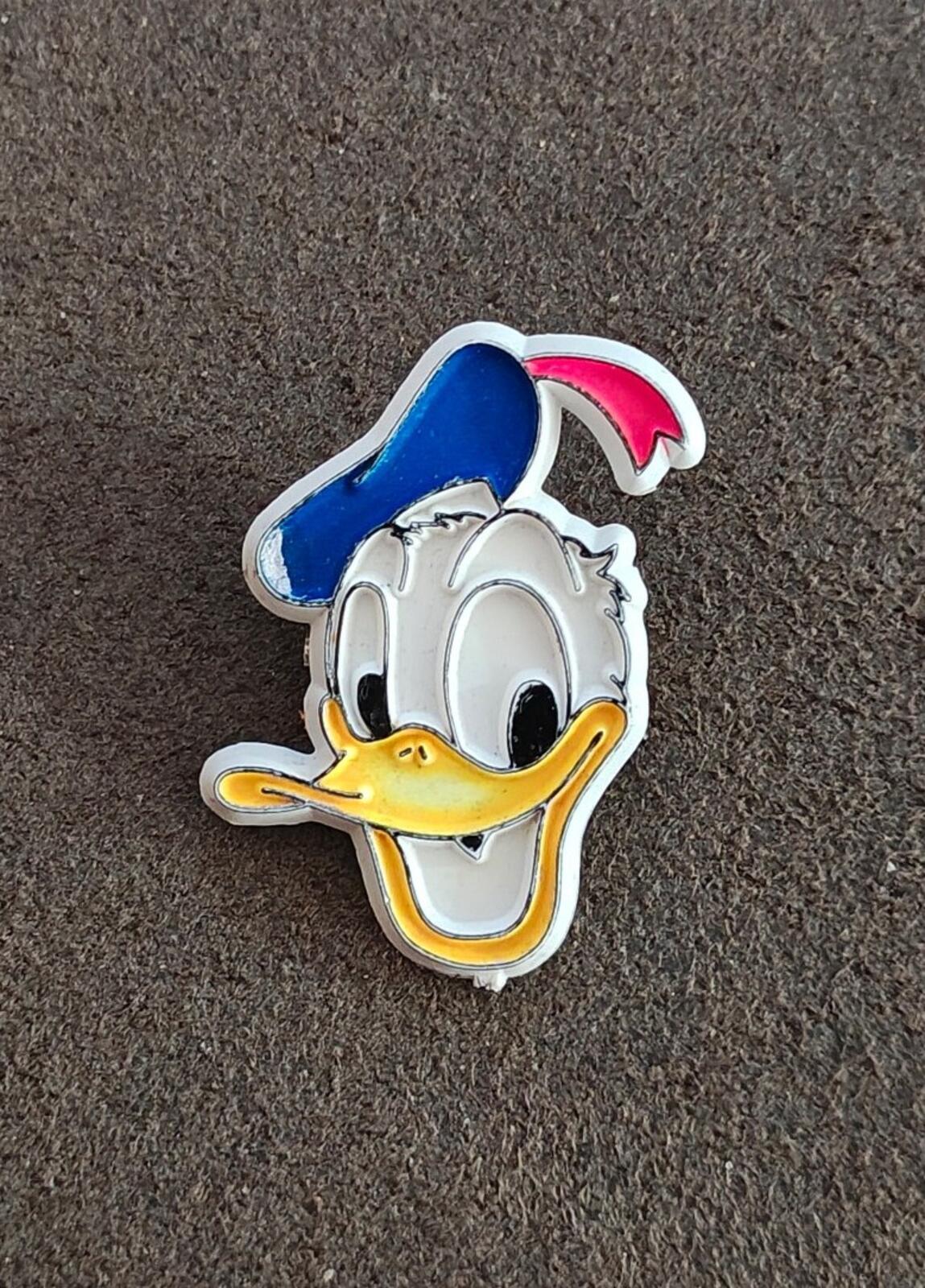 1970s/80s Rare Walt Disney Productions Donald Duck Plastic Pin