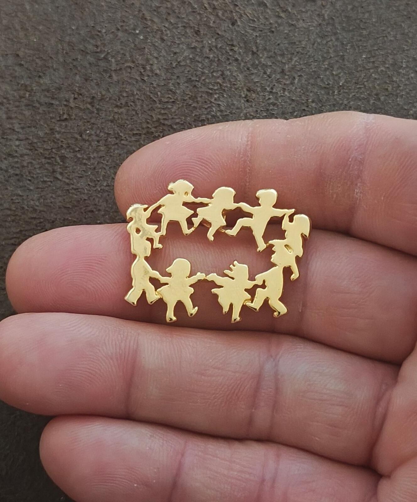 1990s Ring Around the Rosie Children Pin