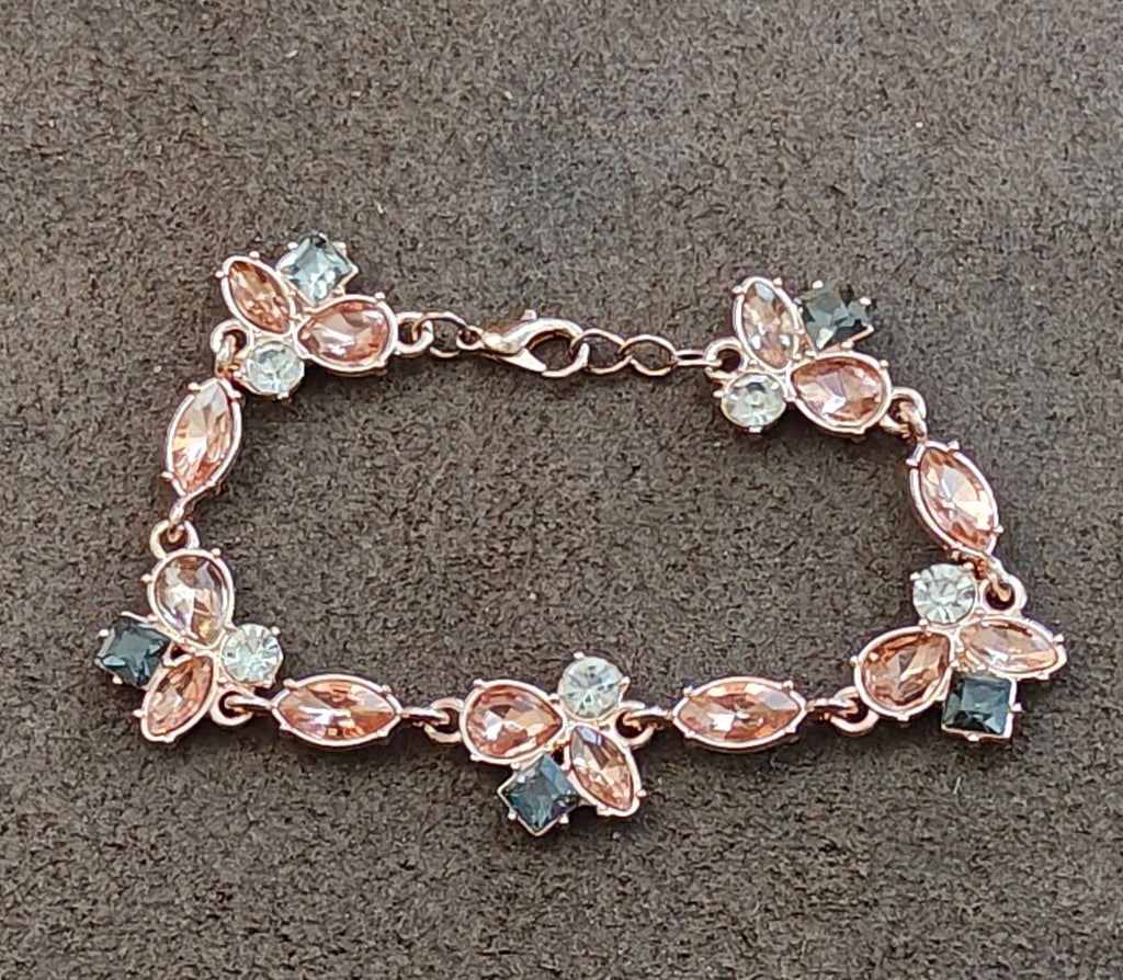 Pretty Paparazzi Rose Gold Floral Bracelet