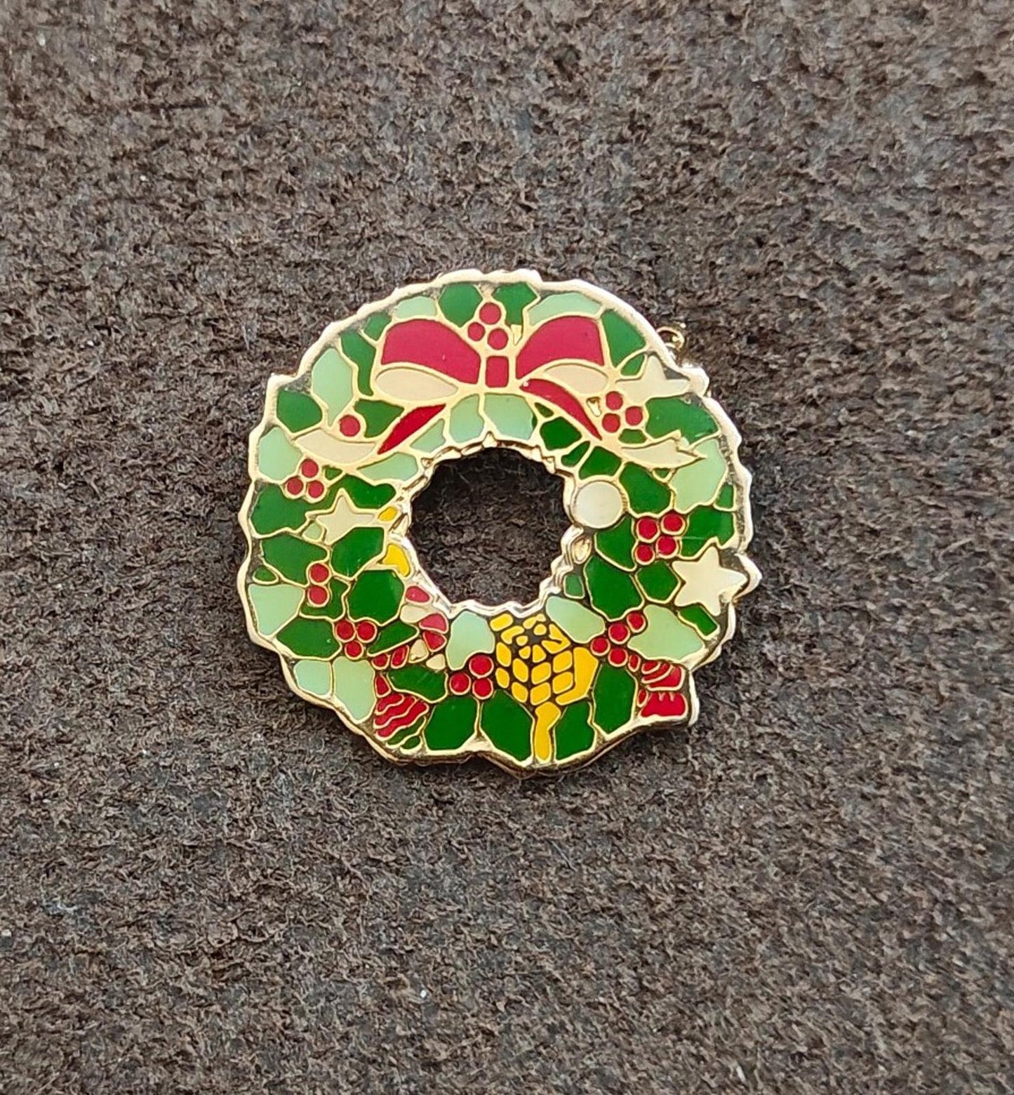 1980s Gold Tone Enamel Christmas Wreath Pin