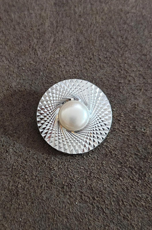 Round silver-tone scarf clip featuring diamond-cut shine and white faux pearl