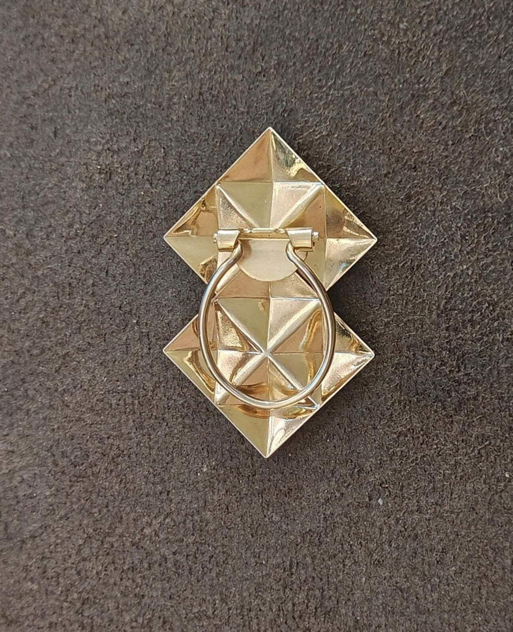 1950s Gold Tone Scarf Clip Featuring a Distinctive Geometric Pyramidic Design