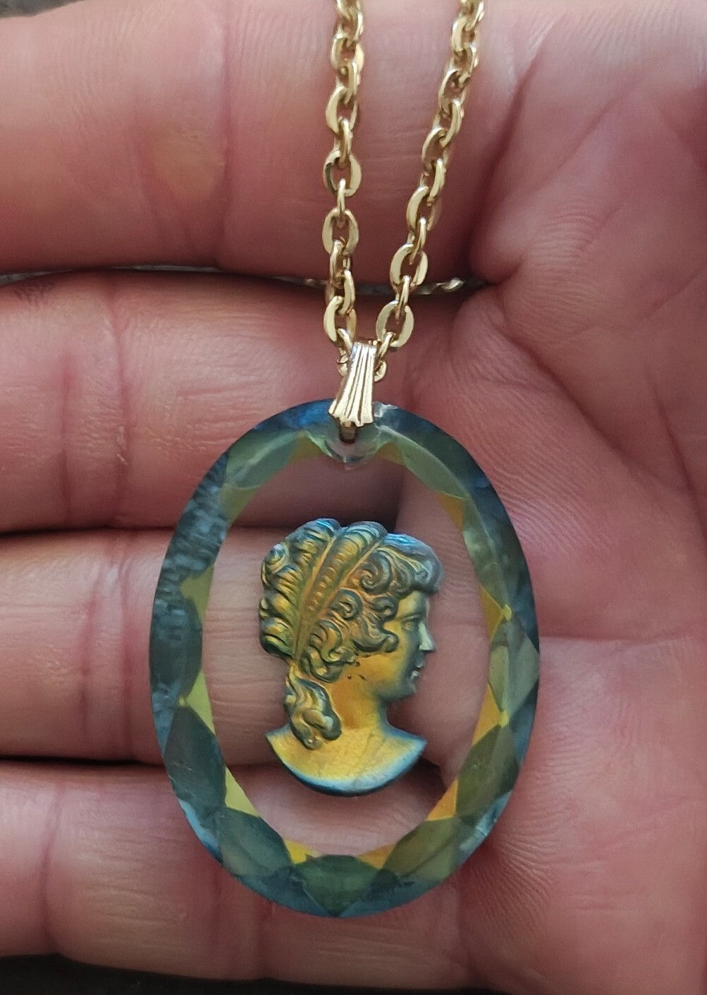 1950s Gilded Glass Cameo Pendant Necklace