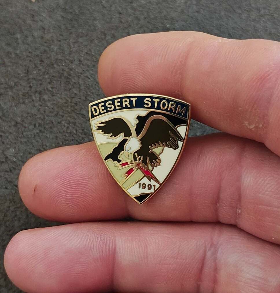 1991 Operation Desert Storm Commemorative Gold Tone Enamel Pin