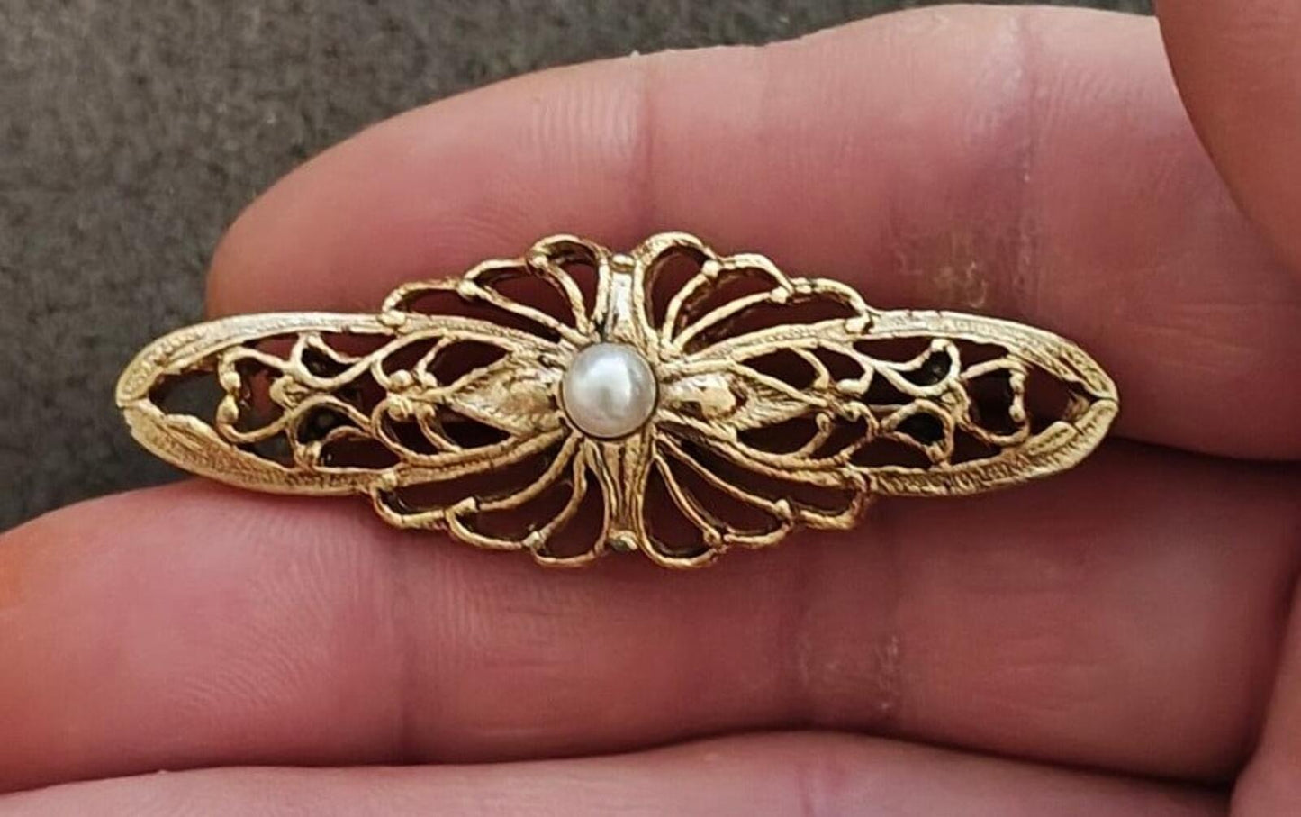 1980s Victorian Style Gold Tone Bar Brooch With a Central Faux Pearl Accent