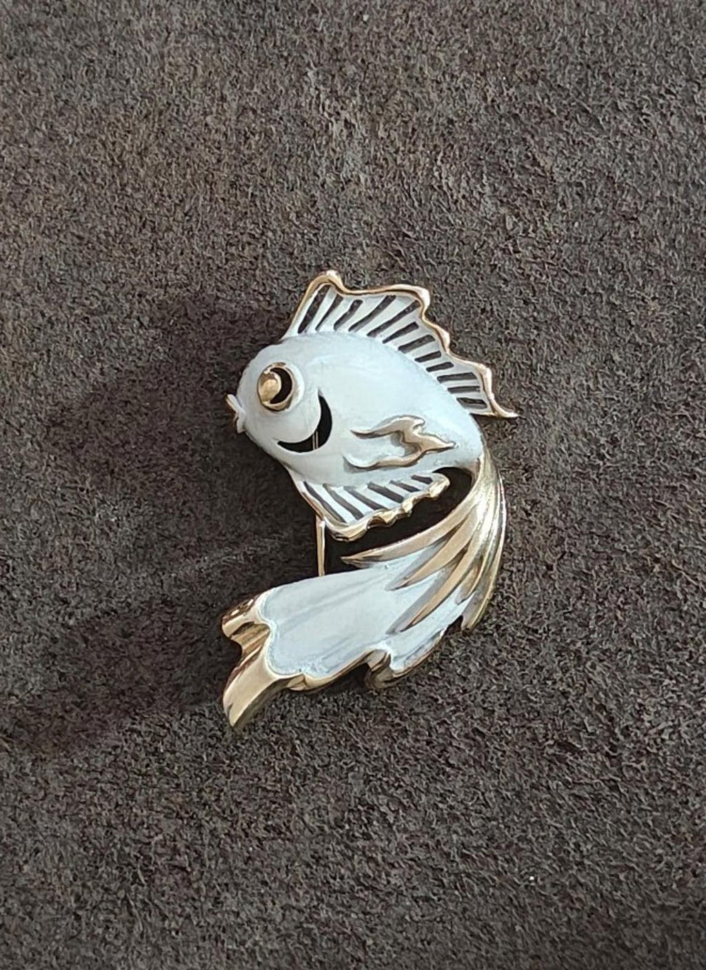 1960s/70s Vintage Gold Tone White Enamel Angel Fish Brooch Pin