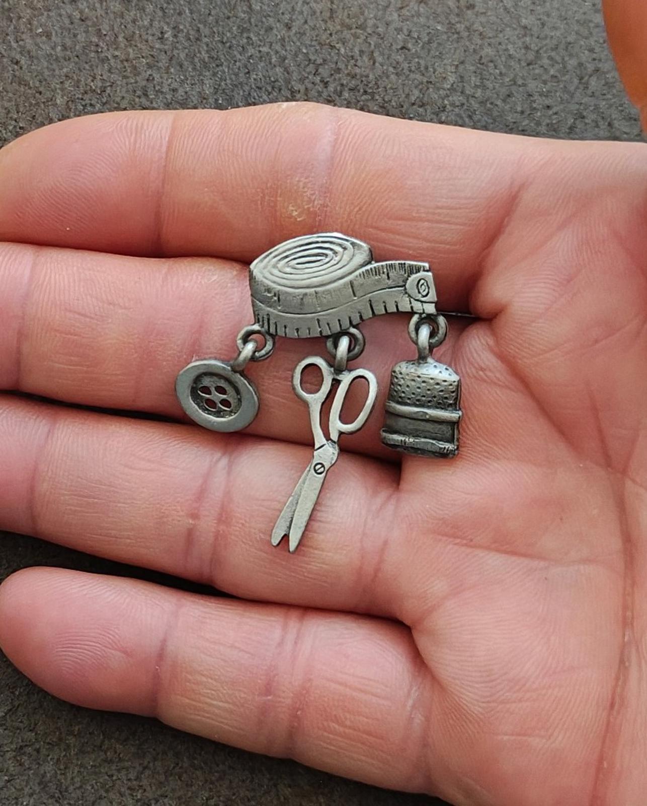 1980s Signed J.J. (Jonette Jewelry) Sewing Theme Pewter Dangle Brooch
