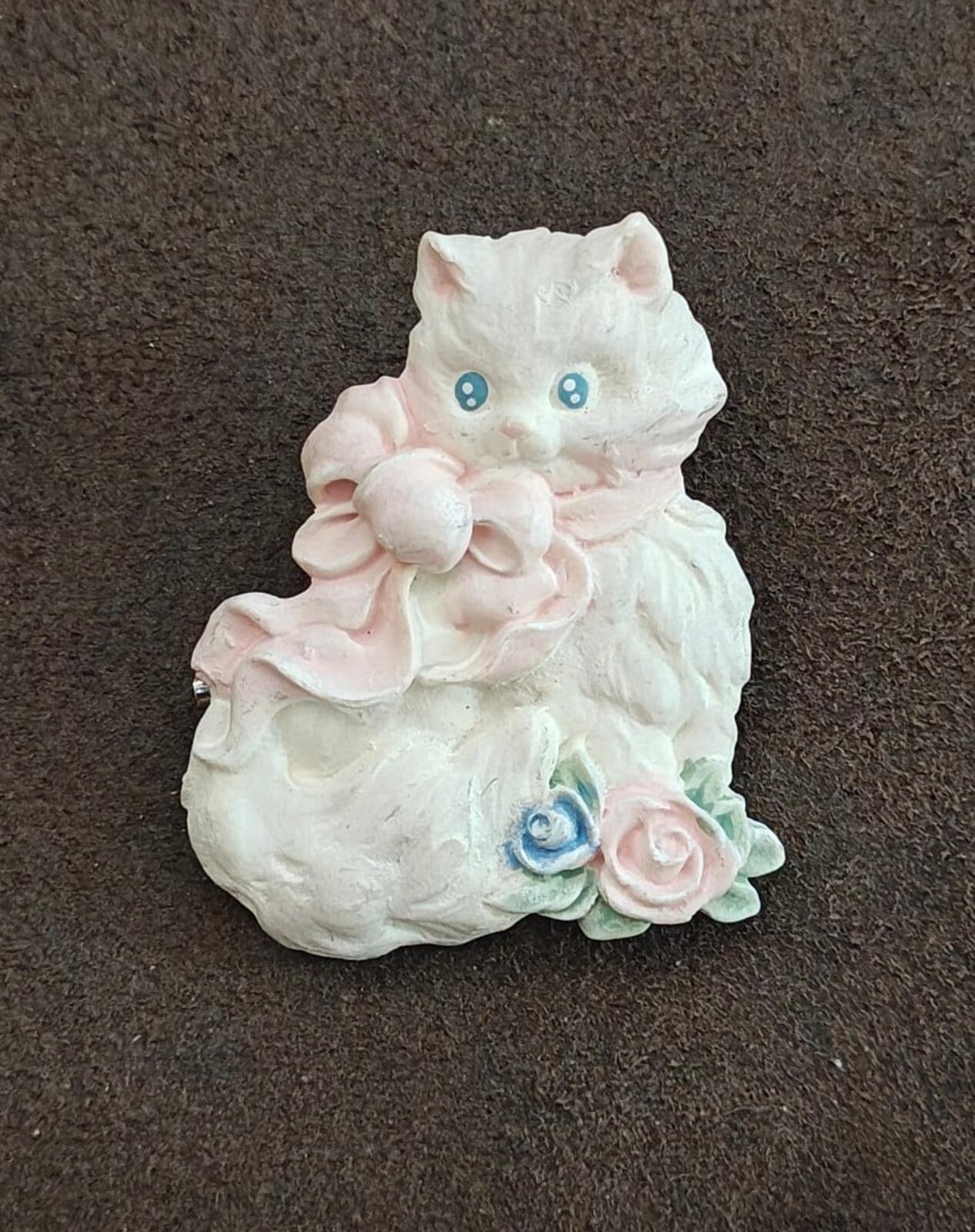 1990s Resin White Persian Cat Brooch