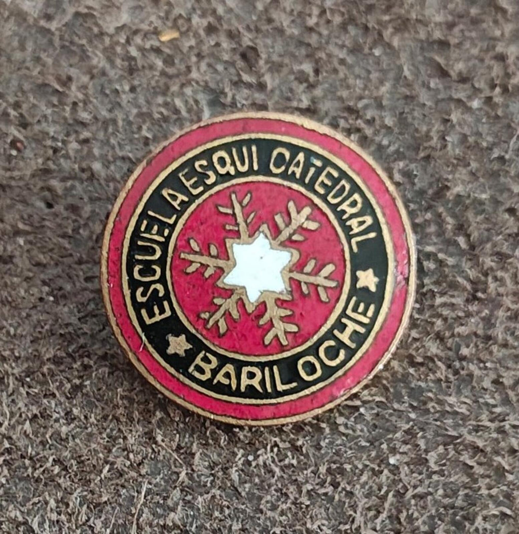1970s/80s Escuela Esquí Catedral (Catedral Ski School Brass Enamel Pin