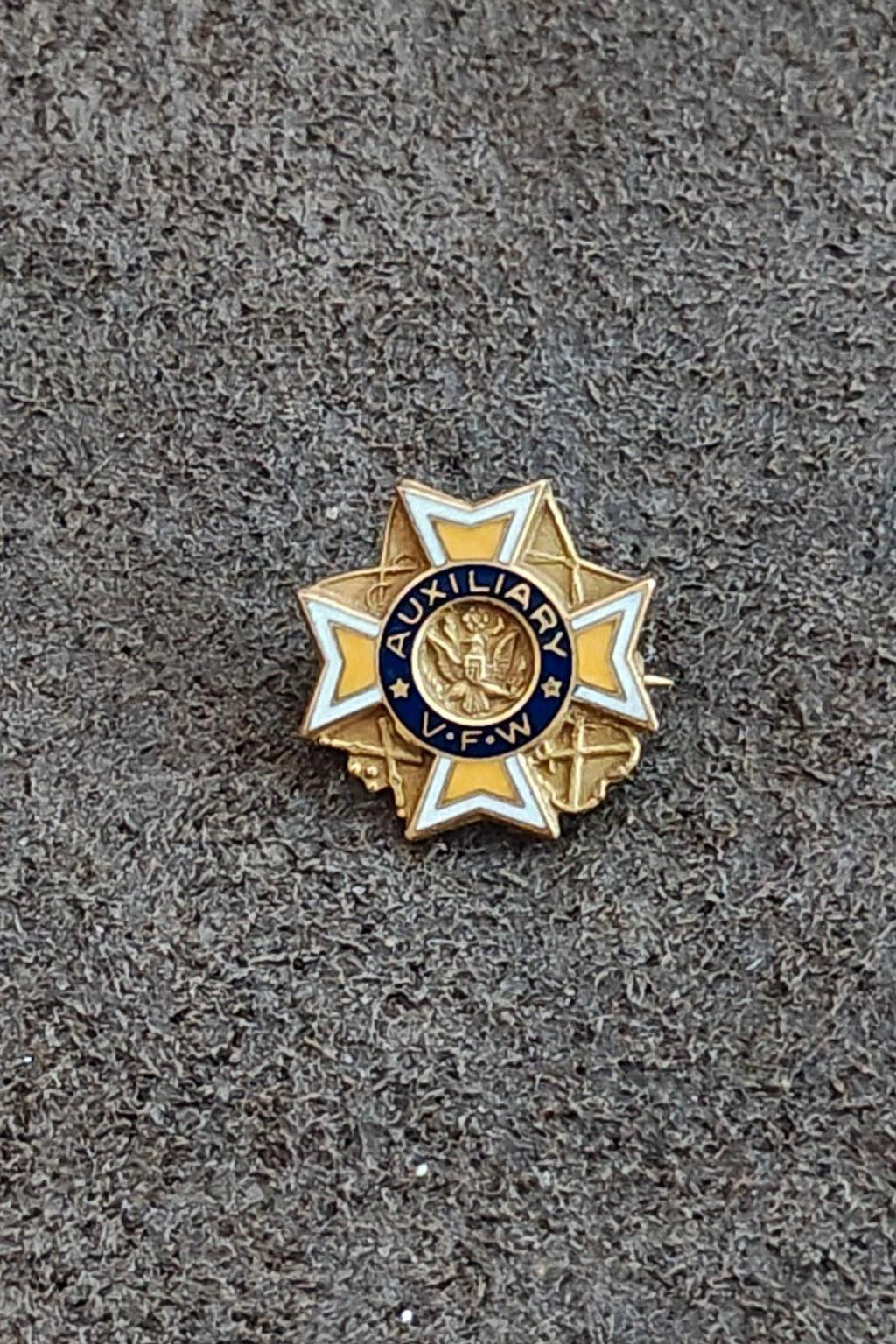 1940's Veterans Of Foreign Wars (VFW) Auxiliary Gold Tone Pin