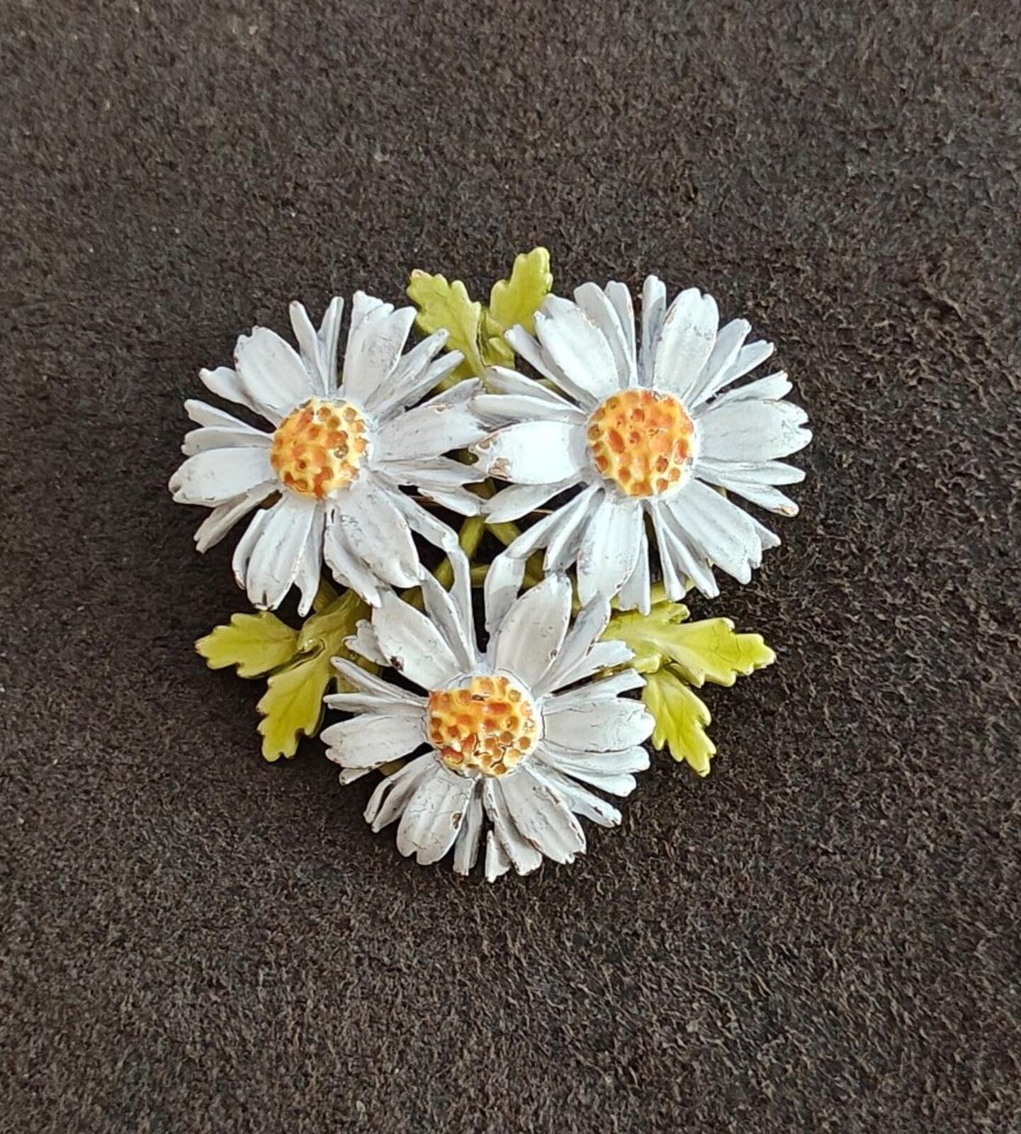 1960s Signed ART(Arthur Pepper) Gold Tone White Enamel Daisy Flower Brooch