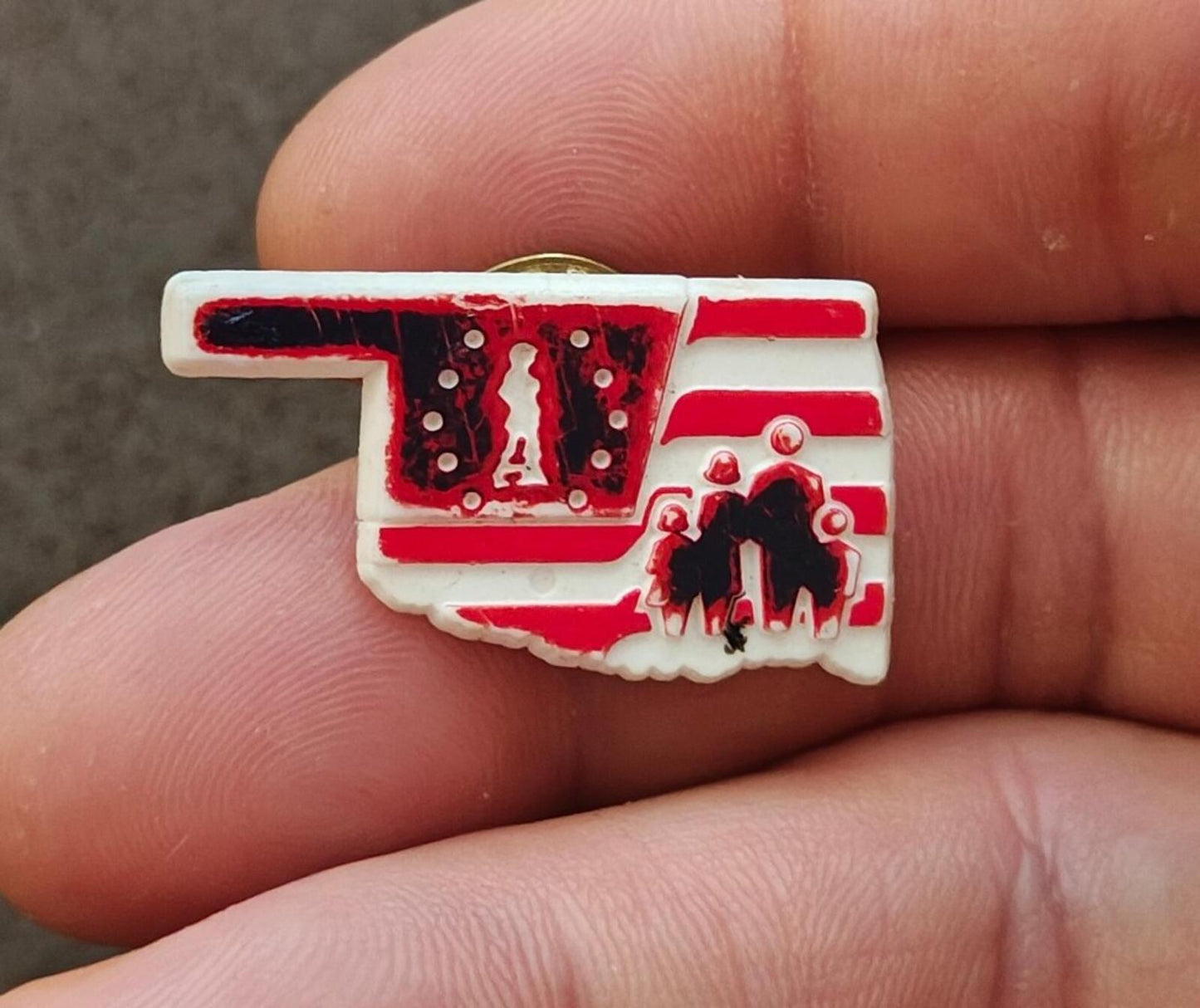 1980s Oklahoma State Map Plastic Pin