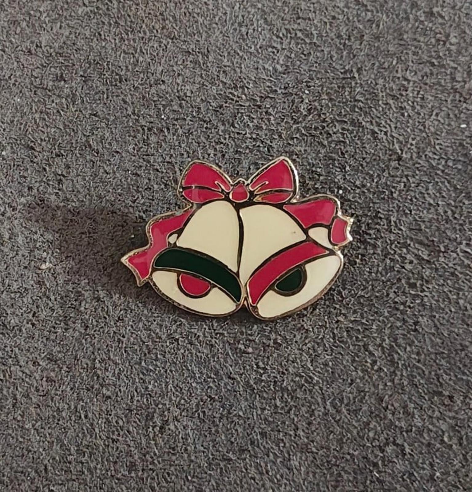 Gold tone enamel Christmas bells brooch with red bows and green enamel clappers, full view