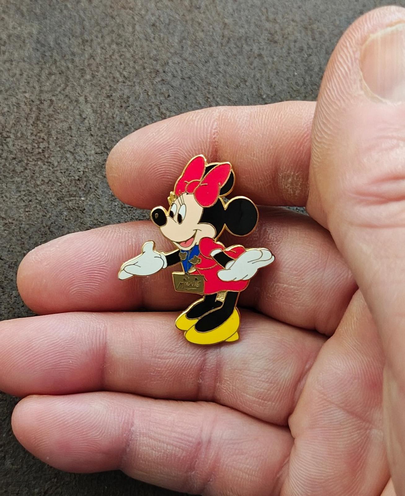 2001 Retired Minnie Mouse Trading Starter Set Gold Tone Enamel Pin