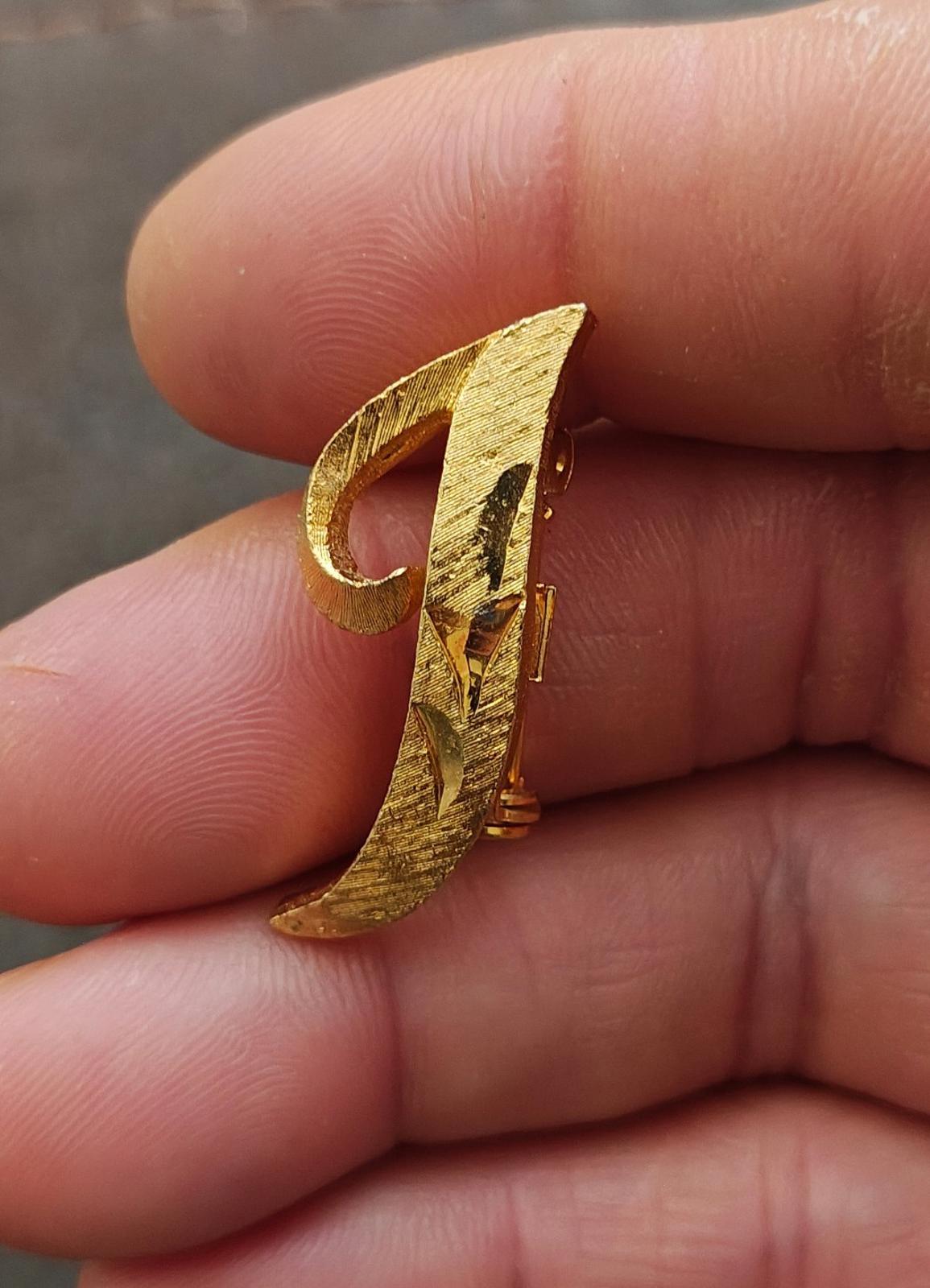 1960/70s Mamselle Vintage Gold Tone Monogram Initial J Brooch Pin