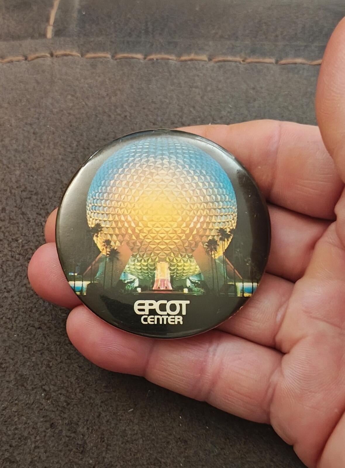 1982 Walt Disney World EPCOT Center Pinback/Pinbutton