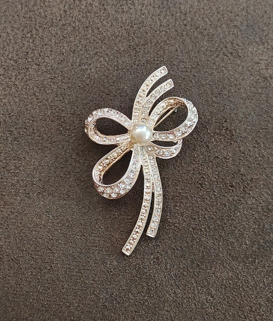 1980s Silver Tone Ribbon Bow With Clear Rhinestones & Large Faux Pearl Brooch