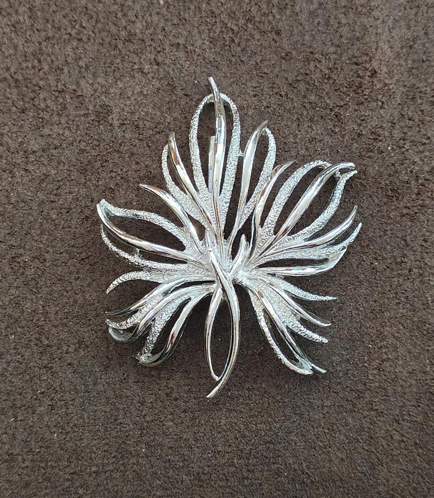 1980s Frosted Silver Tone Leaf Pin/Brooch