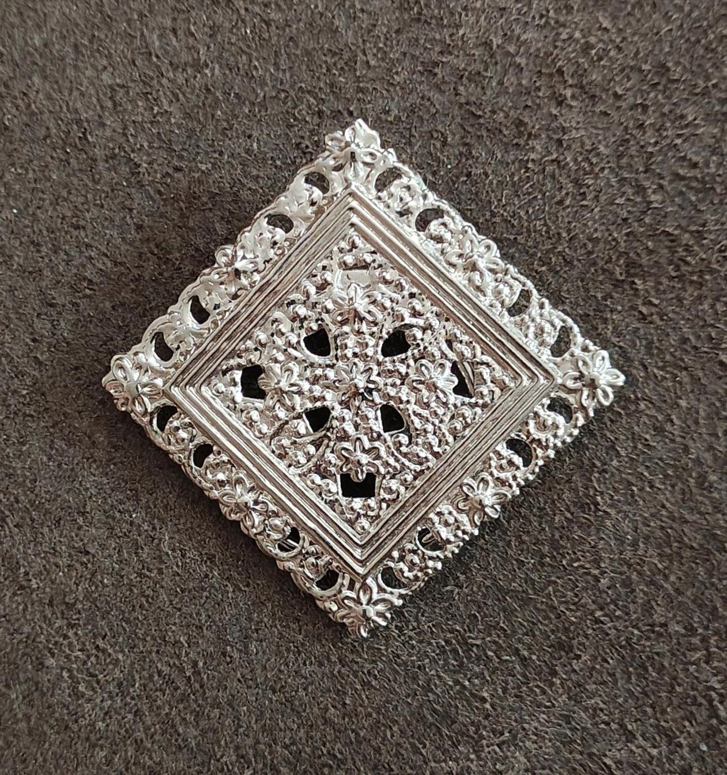 1980's Silver Tone Open Filigree Motif Scarf Clip