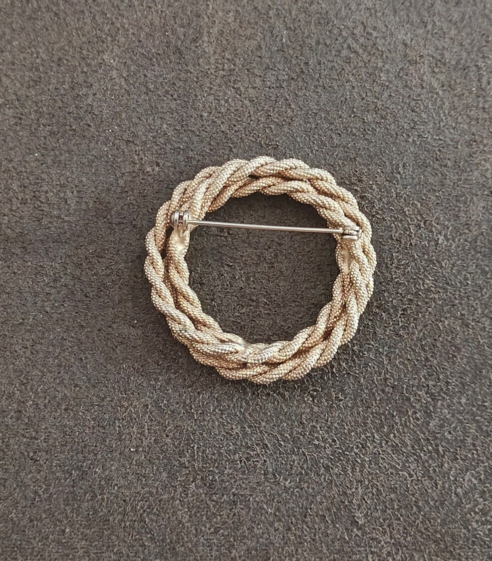 1970s/80s Textured Gold-Tone Twisted Mesh Wreath Brooch