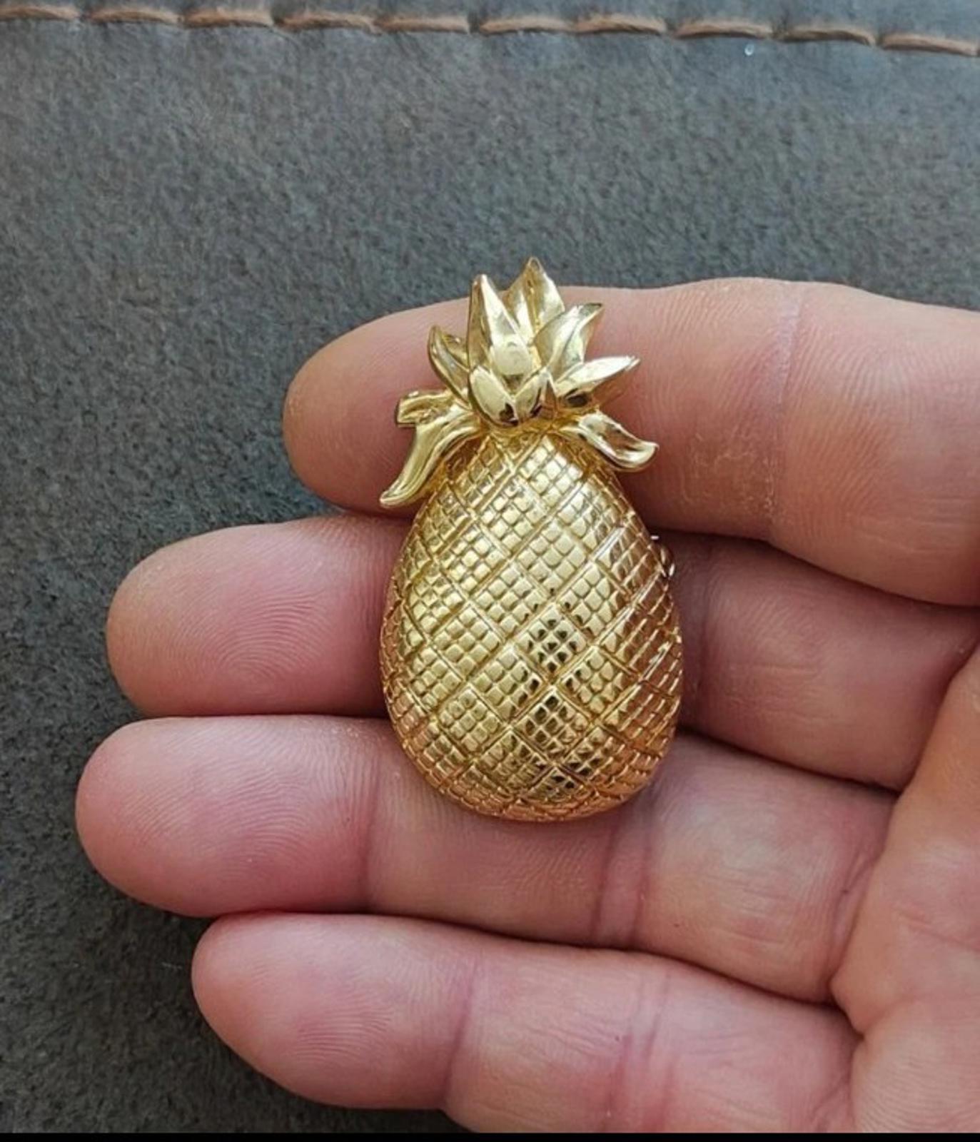 Gold tone pineapple brooch pendant with glittery texture and leaf cluster top