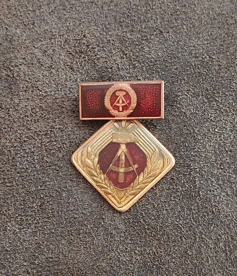 1970s/80s East German (GDR/DDR) Activist of Socialist Labor Medal Badge Pin