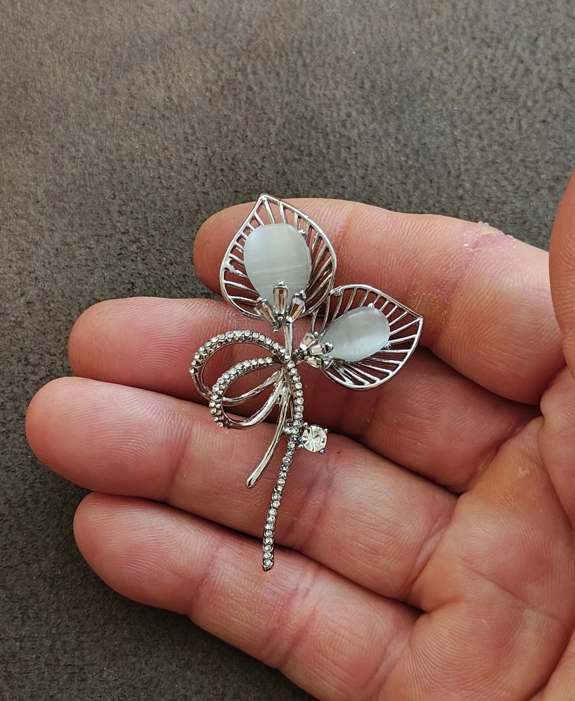 Silver Tone Cat’s Eye & Rhinestone Leaf Bow Brooch Pin - Trinketmania-LV