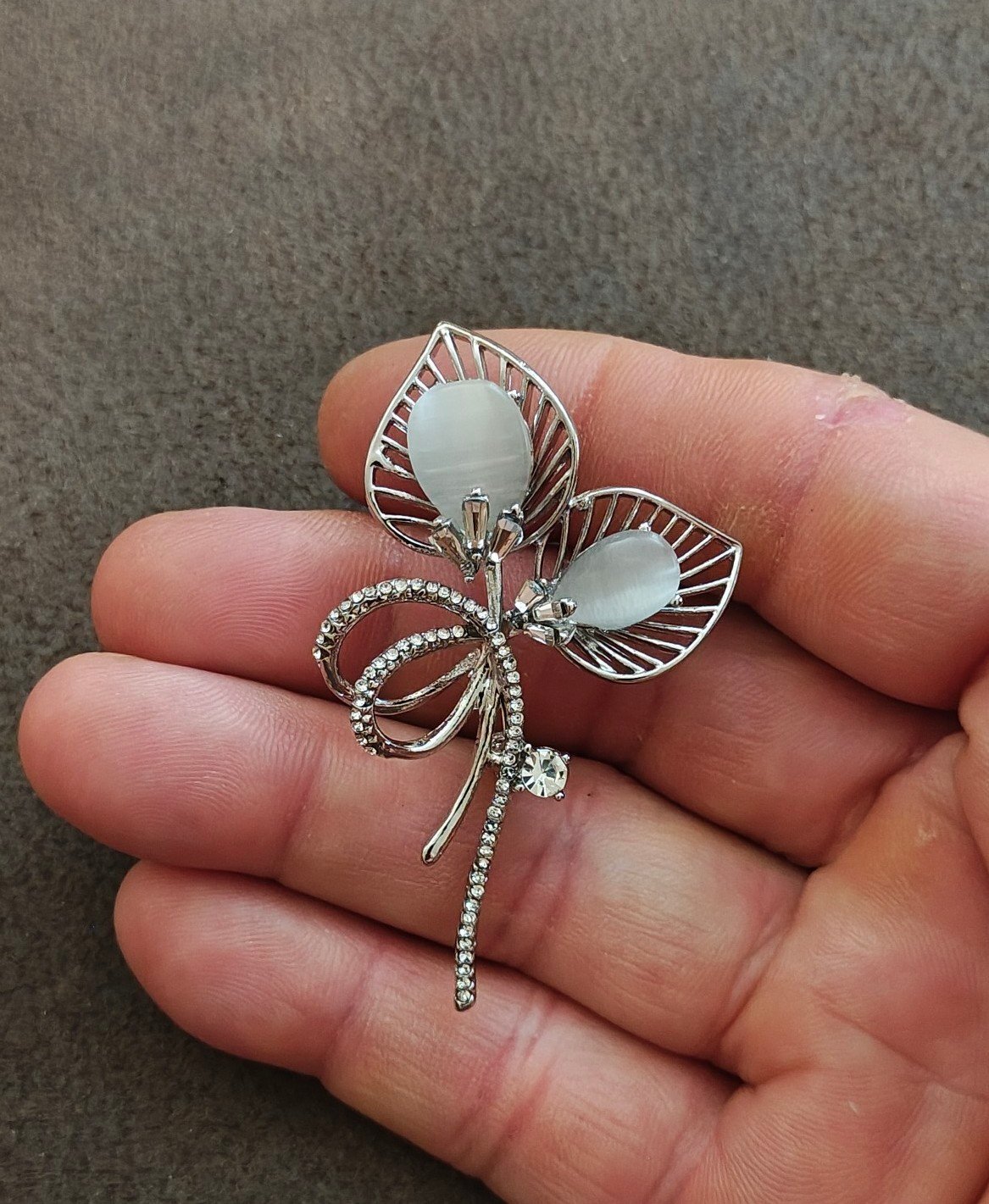 Silver Tone Cat’s Eye & Rhinestone Leaf Bow Brooch Pin - Trinketmania-LV