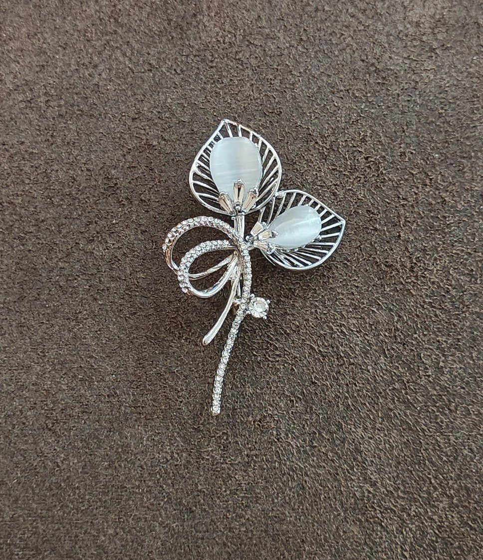 Silver Tone Cat’s Eye & Rhinestone Leaf Bow Brooch Pin - Trinketmania-LV