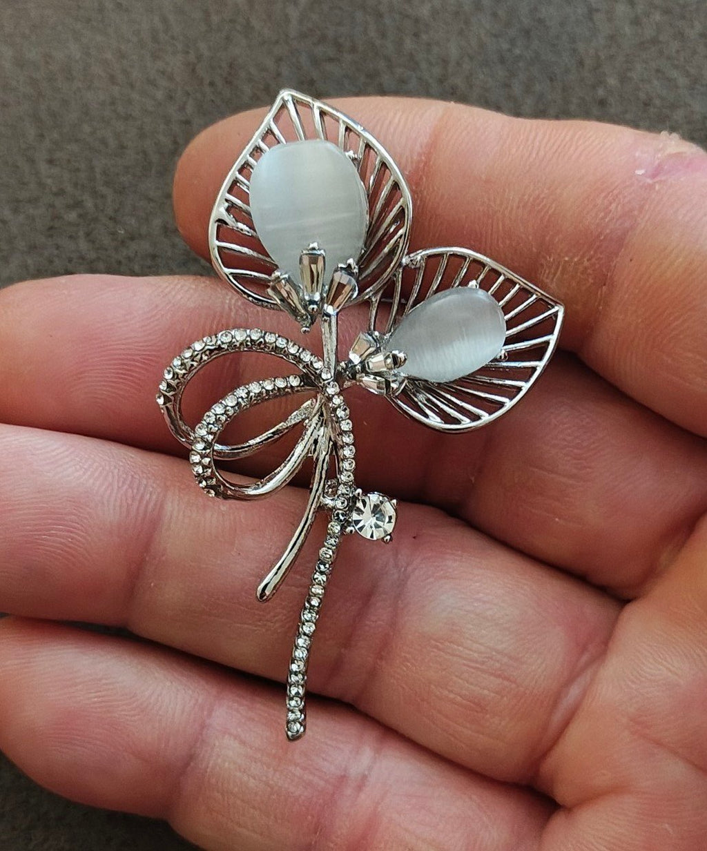 Silver Tone Cat’s Eye & Rhinestone Leaf Bow Brooch Pin - Trinketmania-LV