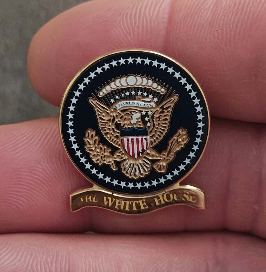 The White House Gold Tone Enamel Pin - Trinketmania-LV