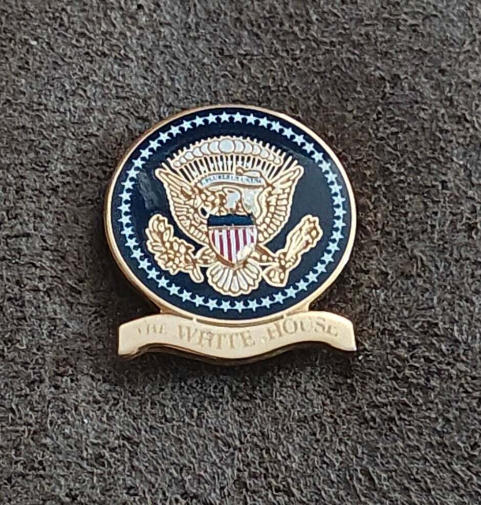 The White House Gold Tone Enamel Pin - Trinketmania-LV
