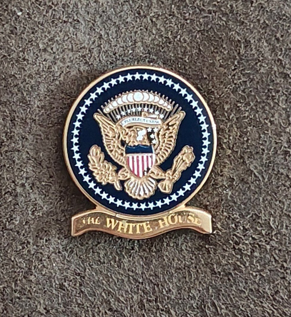 The White House Gold Tone Enamel Pin - Trinketmania-LV