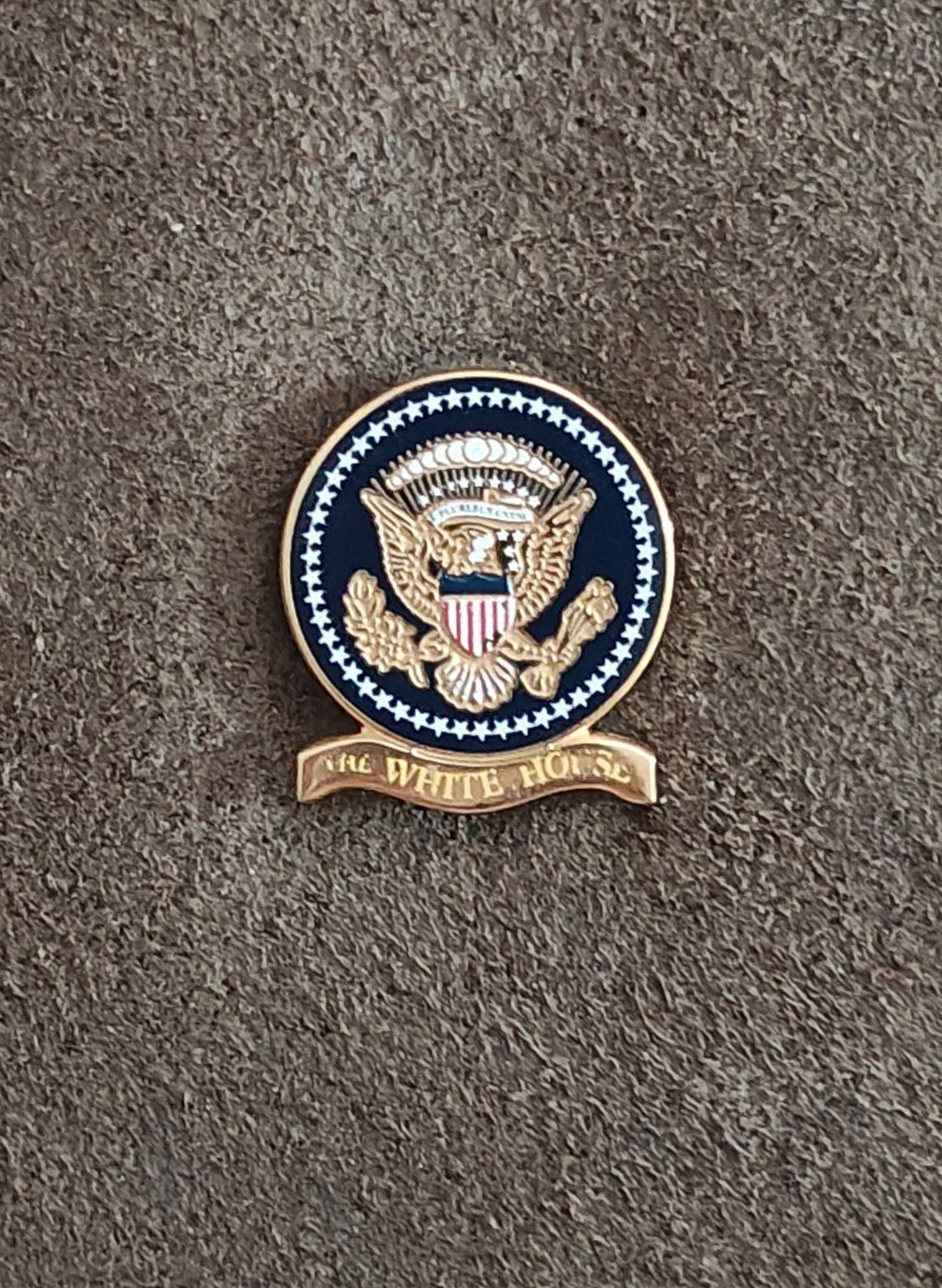 The White House Gold Tone Enamel Pin - Trinketmania-LV